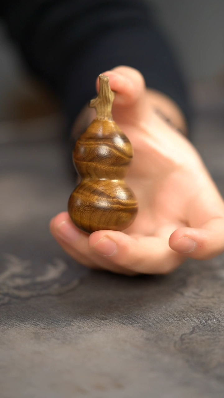 【闪购商品】金丝楠木雕469号阴沉满花纹手工葫芦把玩