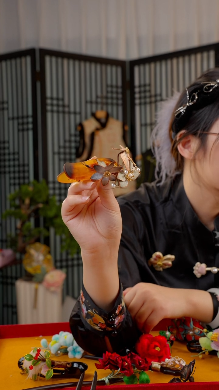 刺绣非遗绒花手工饰品