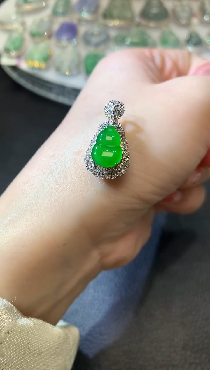 【闪购商品】翡翠吊坠(不含链)18K金镶嵌C27 