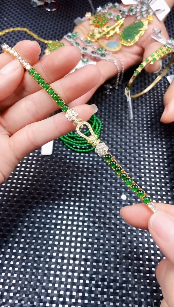【闪购商品】翡翠手链未镶嵌11111111