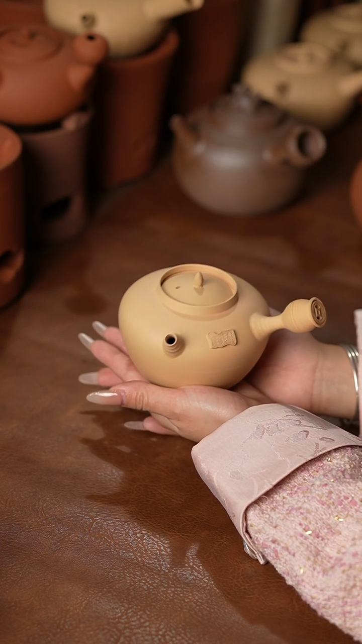 012手工印章侧把壶300cc