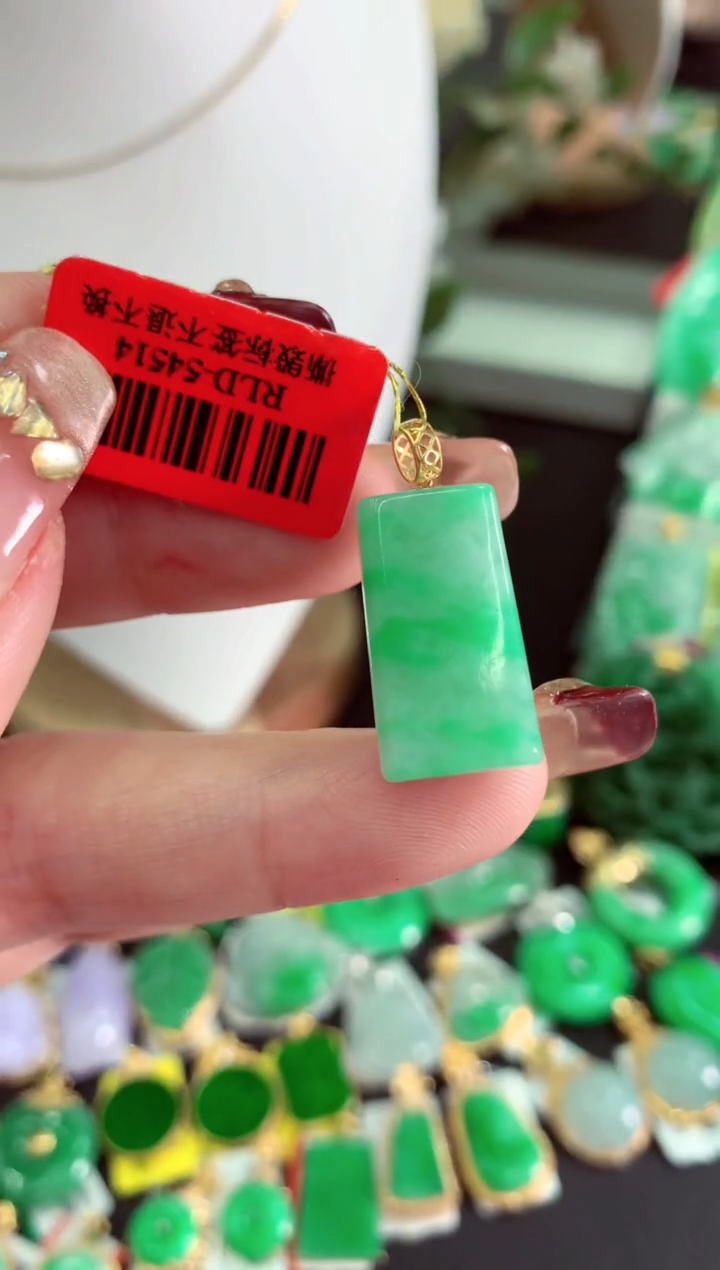 【闪购商品】翡翠吊坠(不含链)18K金镶嵌挂件