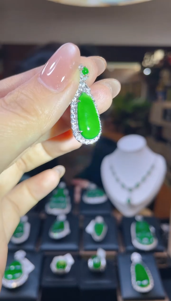 【闪购商品】翡翠吊坠(不含链)未镶嵌福瓜