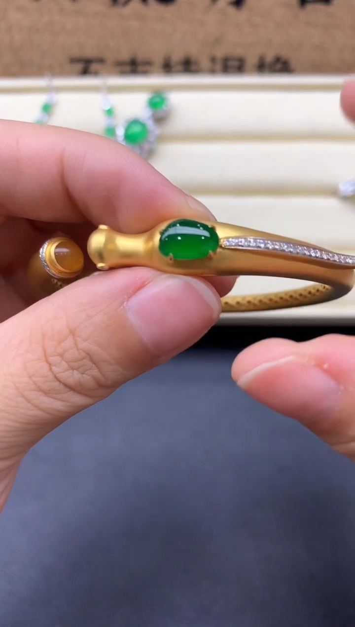【闪购商品】翡翠手镯18K金镶嵌482-中国好珍宝