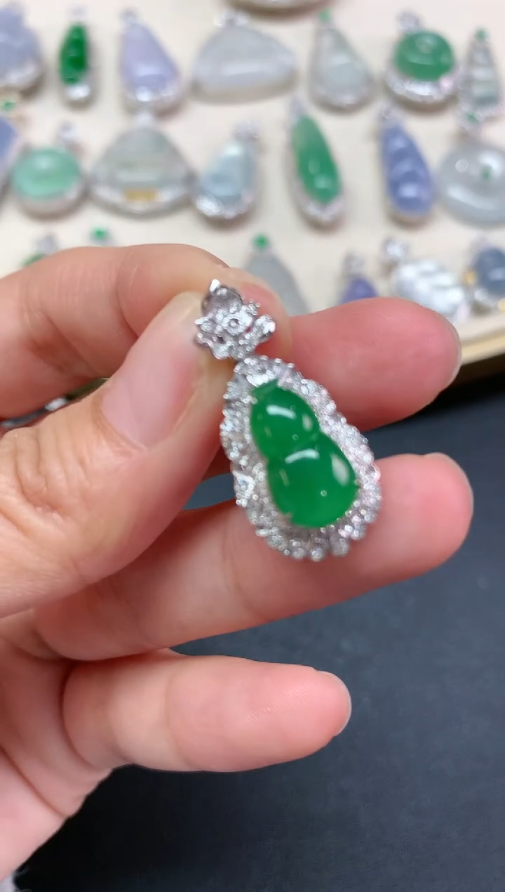 【闪购商品】翡翠吊坠(不含链)18K金镶嵌W07|7980