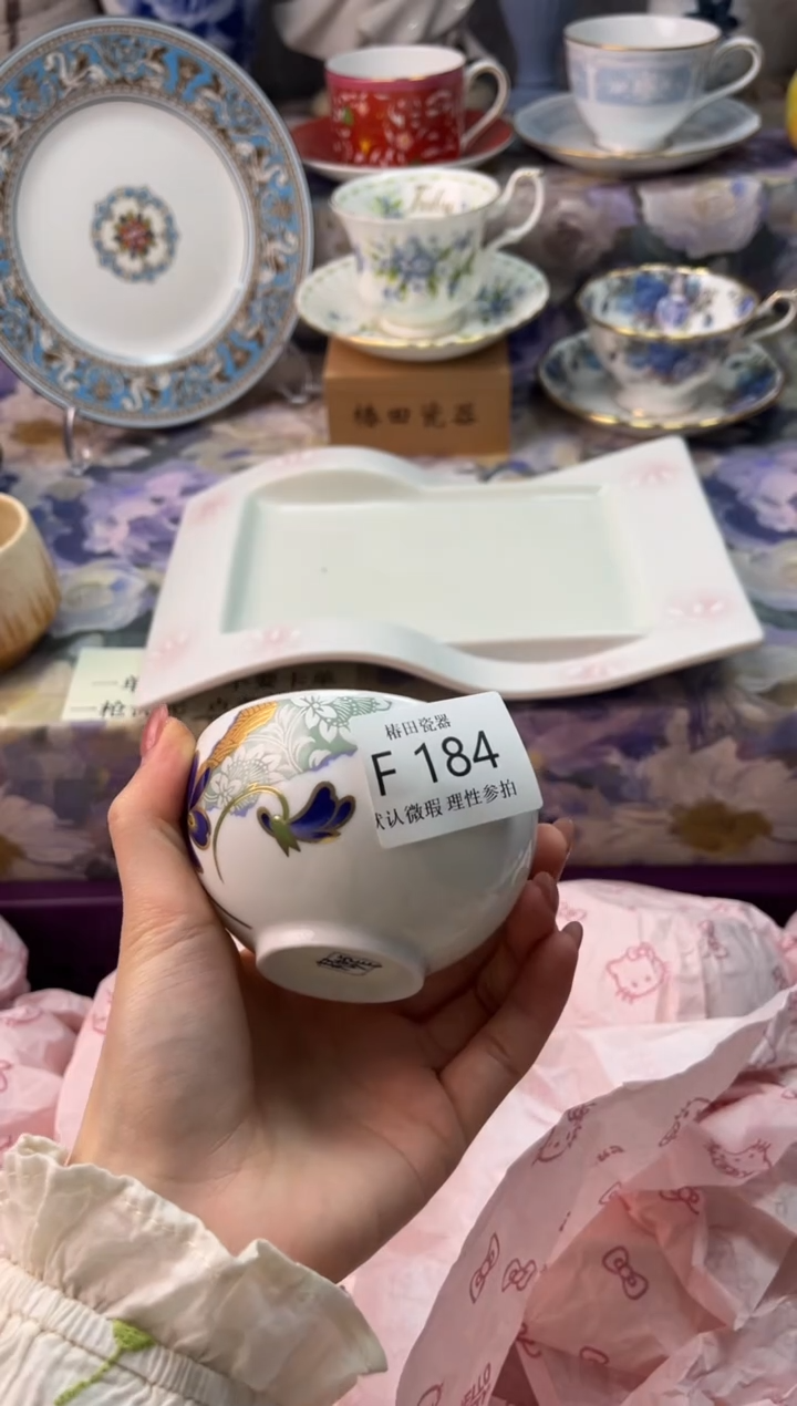 瓷片伊*瓷片瓷片          F 184