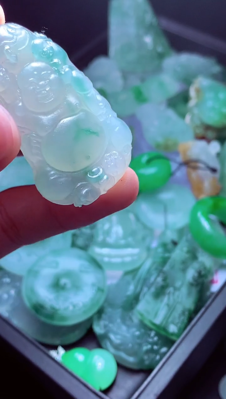 未镶嵌定制翡翠马*?翡翠毛货定制