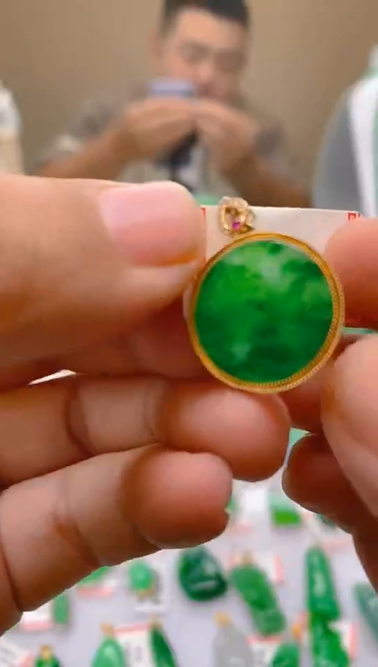 【闪购商品】翡翠颈饰18K金镶嵌无事牌