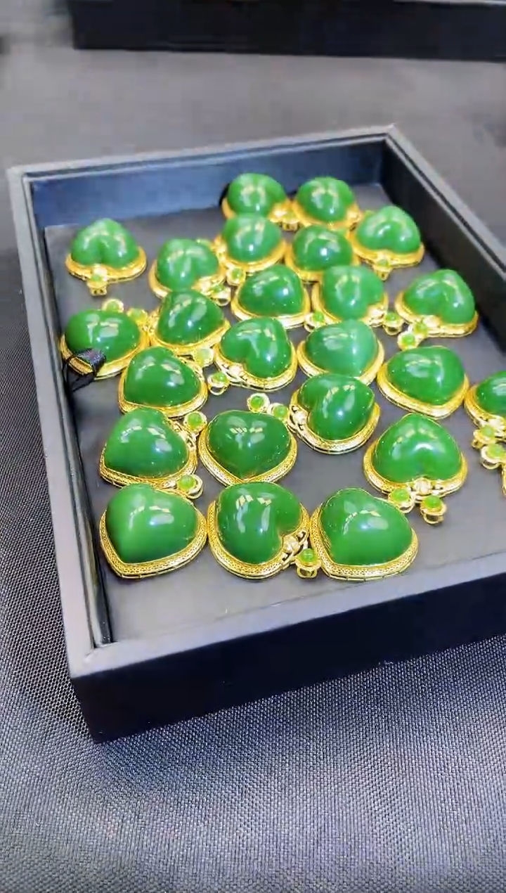 【闪购商品】和田玉吊坠18K金镶嵌25MM 多样性发一