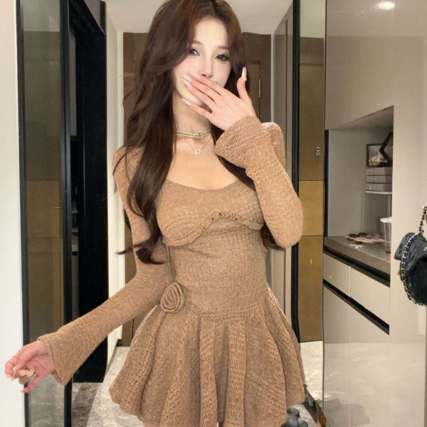 【彤彤推荐】法式气质名媛设计感收腰花朵高级时髦长袖短裙68879-1