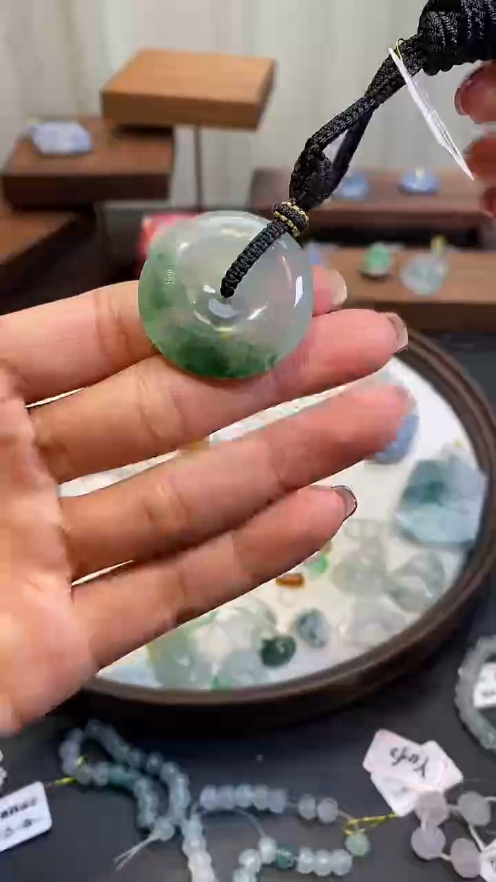 【闪购商品】翡翠颈饰未镶嵌平安扣