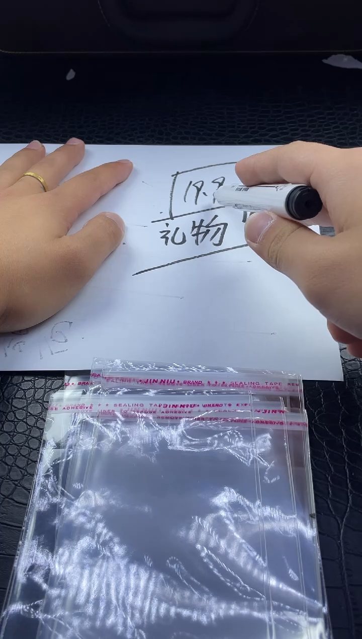 礼物   时尚冰透女款精美美人镯