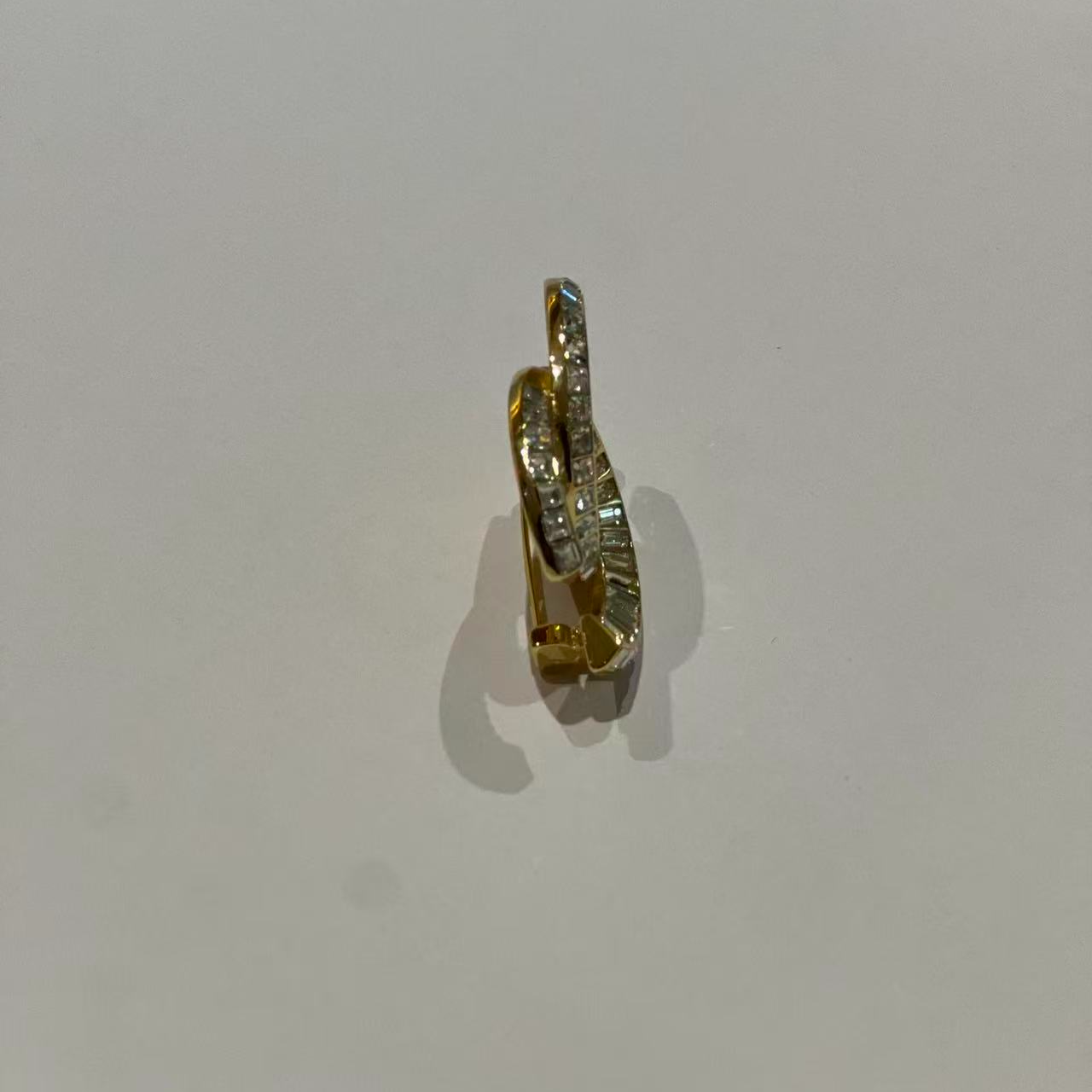 非金属仿水晶胸针 秋冬总要有一款 | 方水钻大C字经典胸针332
