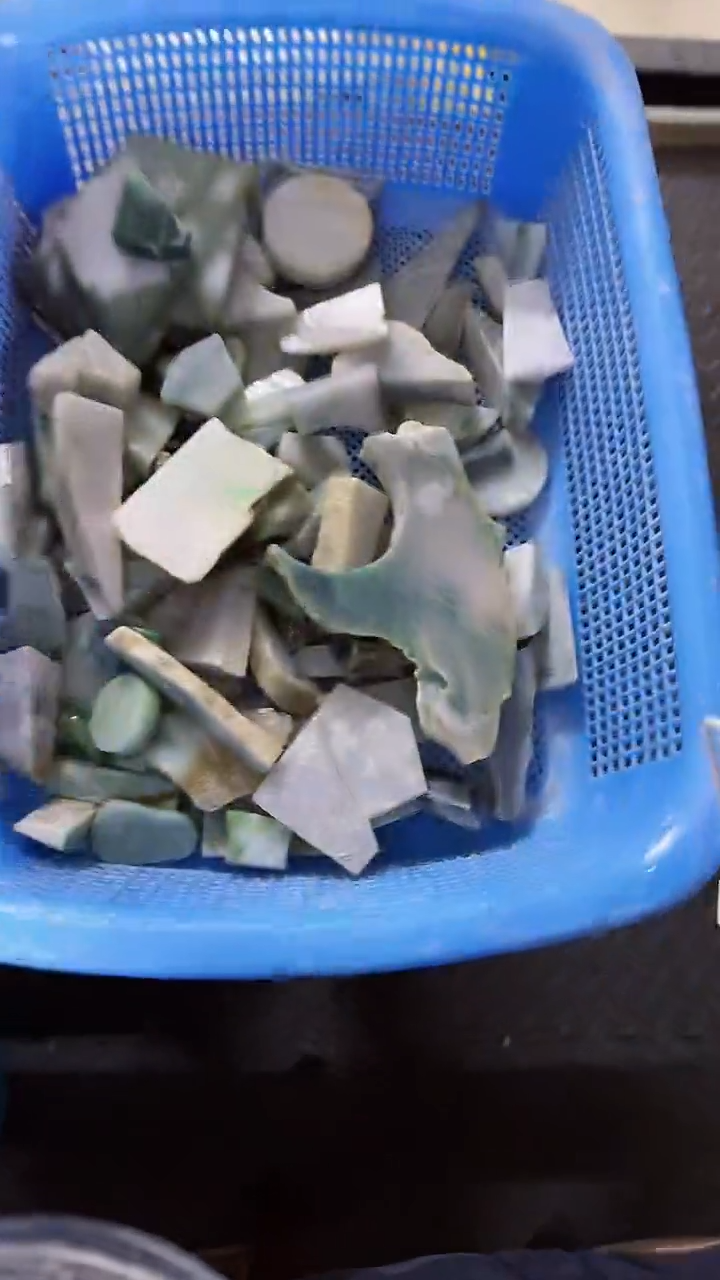 翡翠挂件未镶嵌阿***皮183翡翠