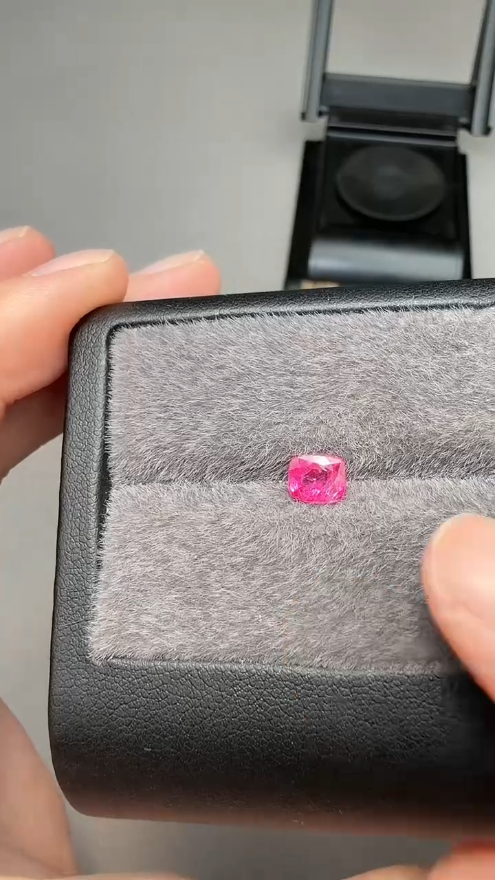 【闪购商品】尖晶石热粉枕型未镶嵌0.9ct-A235-1p