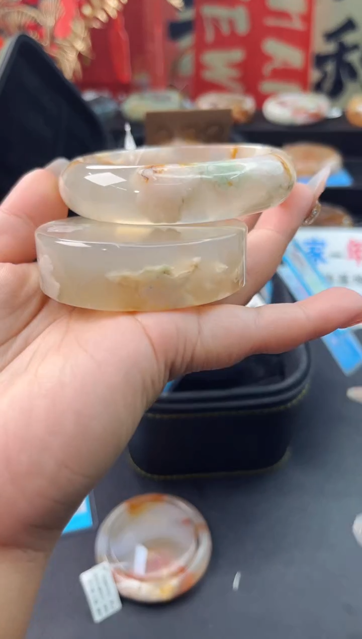 【闪购商品】石英质玉手镯未镶嵌赠送镯心（62圈口）