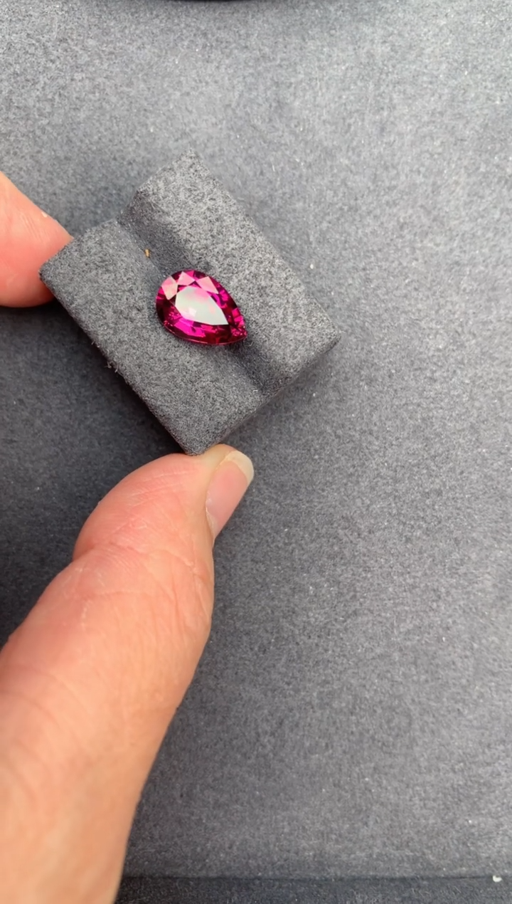 【闪购商品】石榴石（紫牙乌）裸石未镶嵌1ct紫牙乌