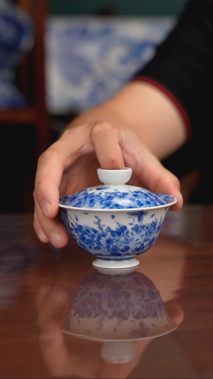 晓月窑青花蝶恋花盖碗