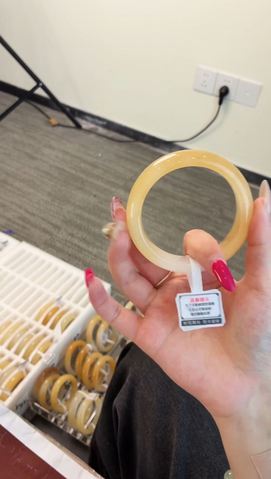 未镶嵌手镯石英质玉42.54