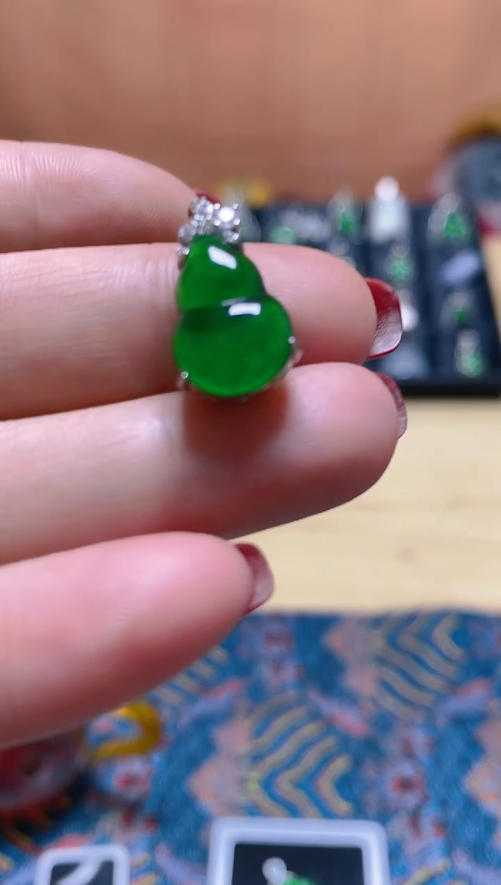 颈饰未镶嵌翡翠翠天然A货 假一罚四