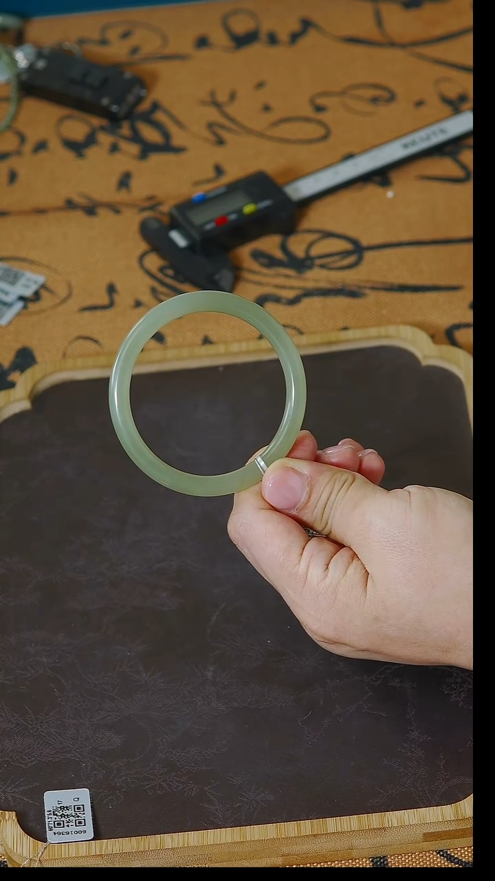 未镶嵌手镯和田玉54圈口 冰晴水美人条手镯