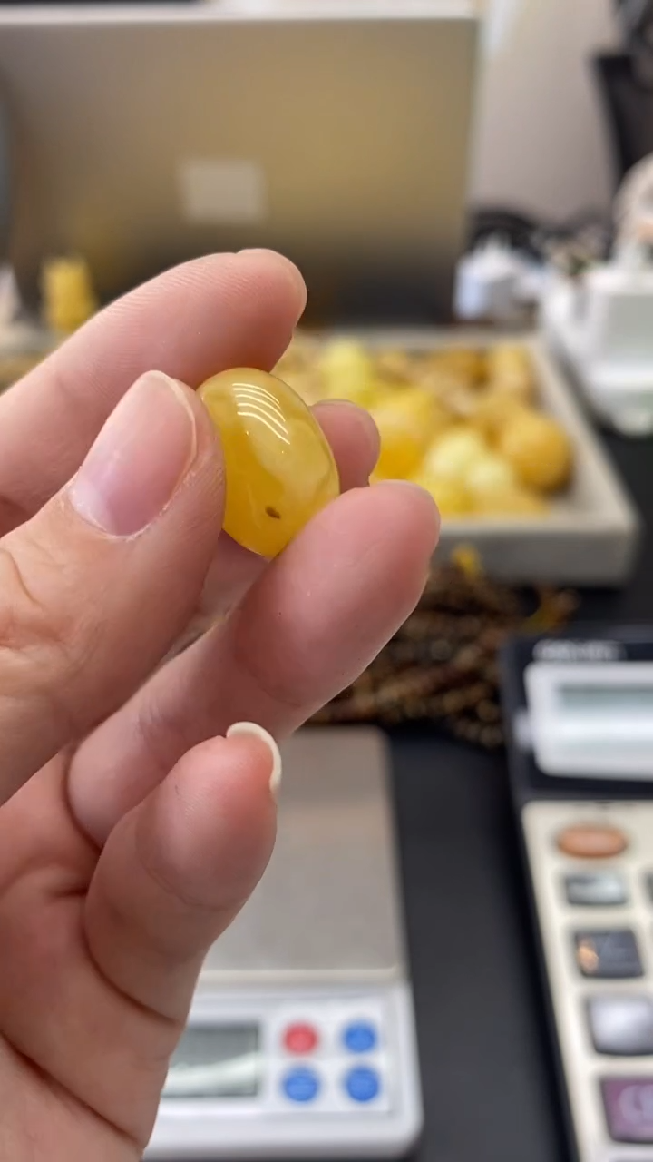 琥珀未镶嵌珠宝奇石1084