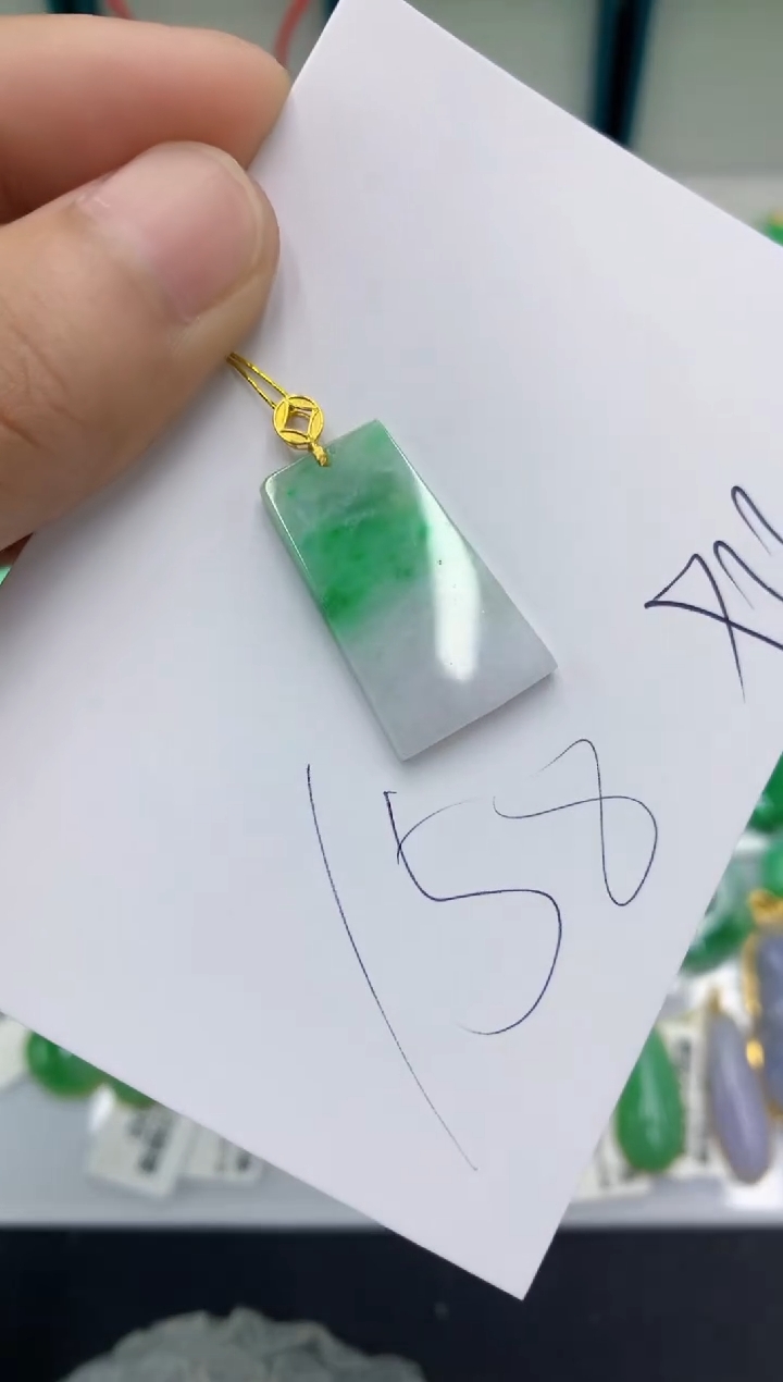 翡翠18K金镶嵌颈饰翡翠