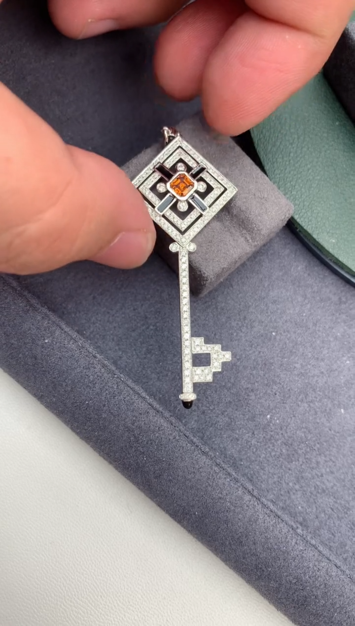 【闪购商品】钻石吊坠(不含链)18K金镶嵌42分橙钻吊坠