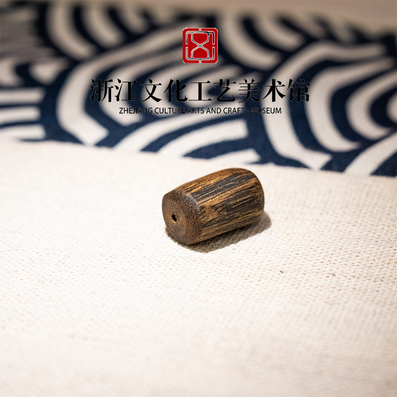 沉香【小鹿臻选】海南莺歌绿奇楠随形吊坠高油脂无事牌（配绳）