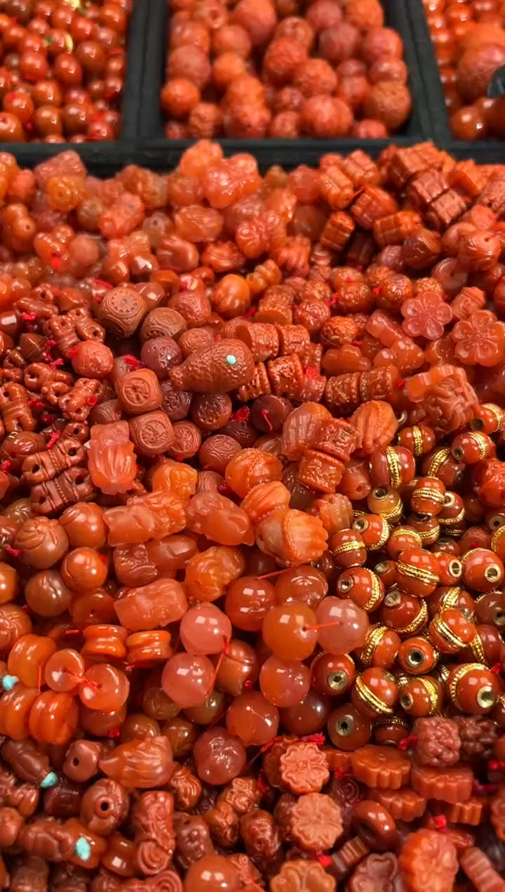 南红玛瑙未镶嵌颈饰1