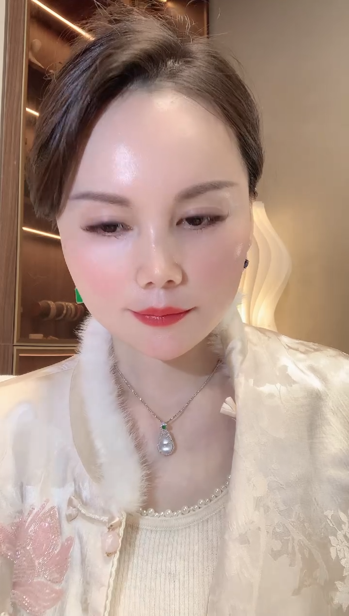 【闪购商品】翡翠吊坠(不含链)18K金镶嵌C27 