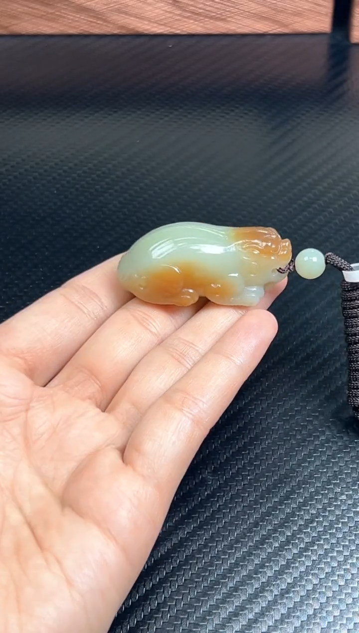 吊坠(赠链)未镶嵌和田玉若羌微色差貔貅