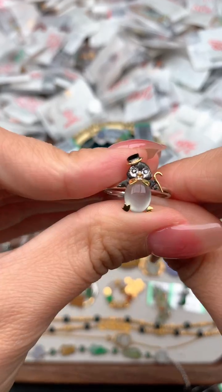 18K金镶嵌挂件翡翠一