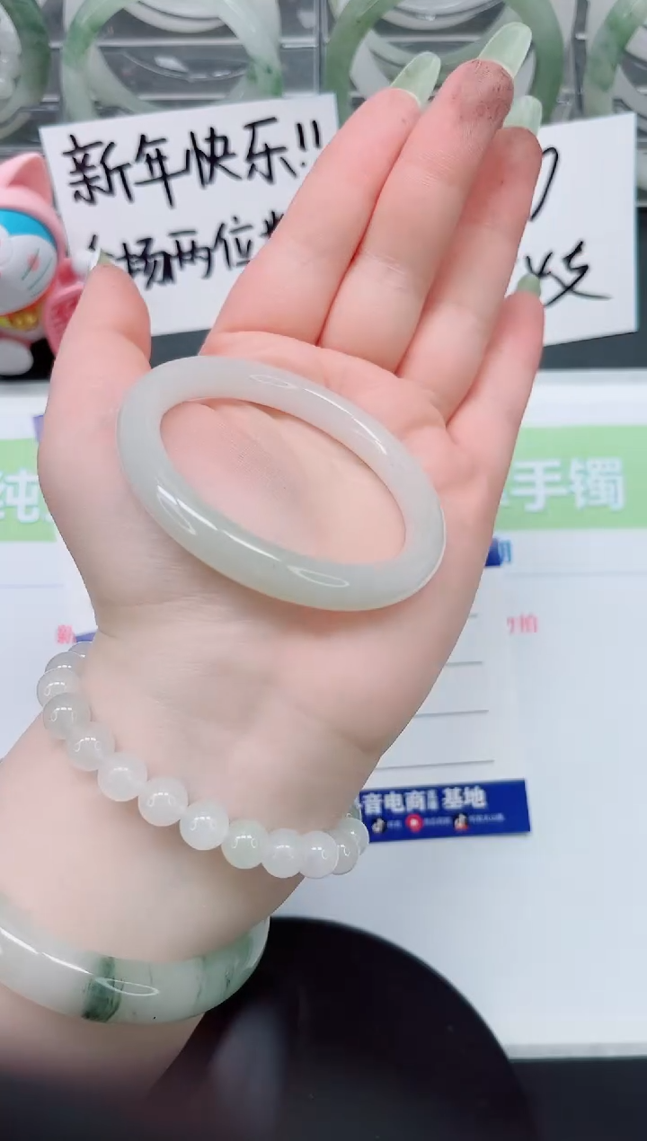 【闪购商品】石英质玉手镯未镶嵌a61