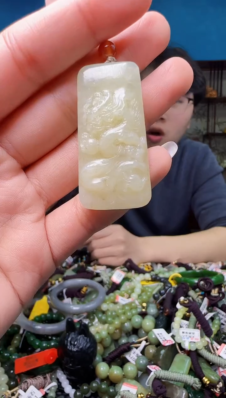 颈饰未镶嵌和田玉1