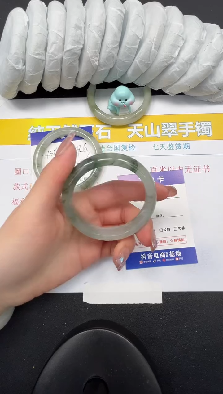 【闪购商品】石英质玉手镯未镶嵌136-53