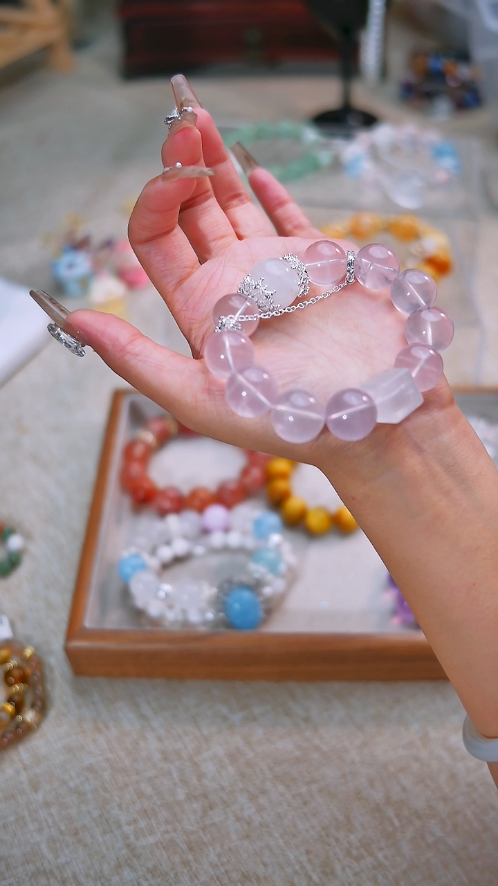 【闪购商品】水晶手链未镶嵌多样性发货颜色微差发其一 