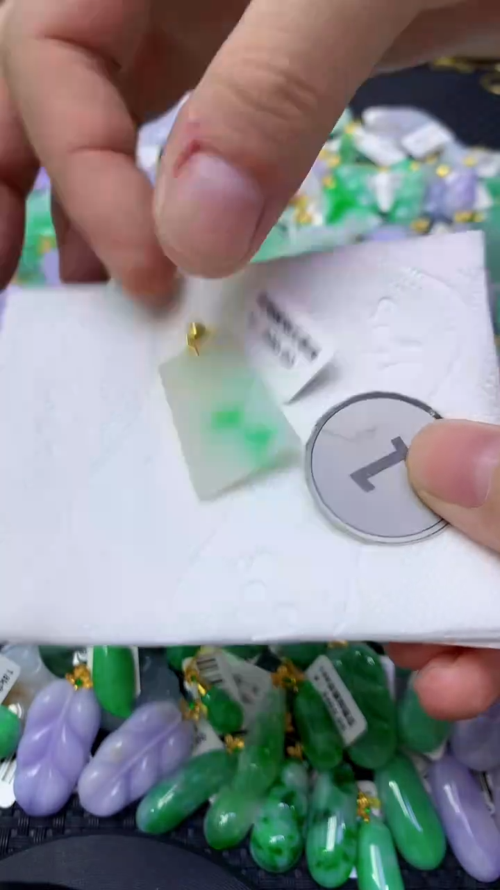 颈饰未镶嵌翡翠天然缅甸翡翠A货