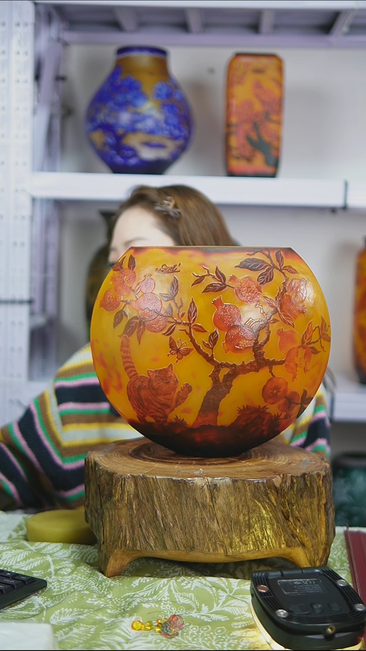 琉璃"****人扁瓶款式格雷花瓶