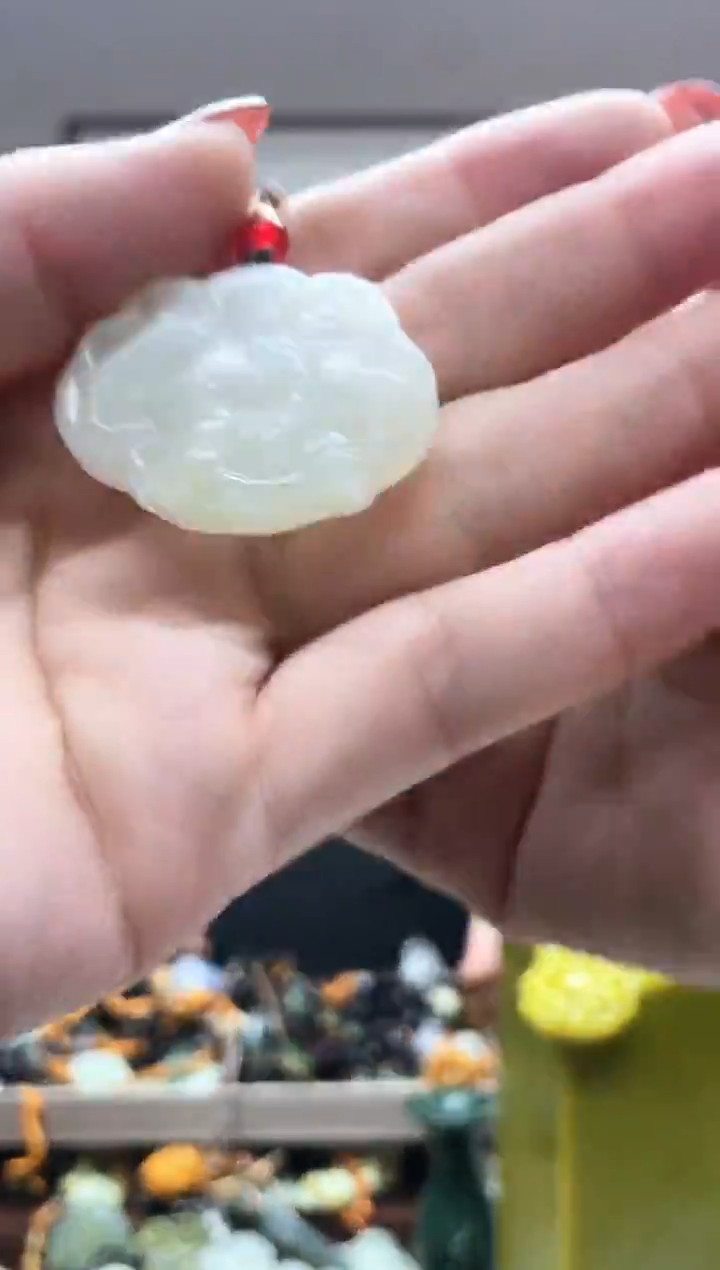 未镶嵌岫玉吊坠·.