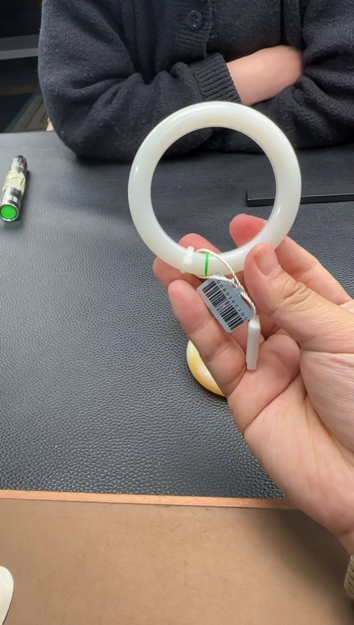 【闪购商品】和田玉.未镶嵌白玉正装镯56