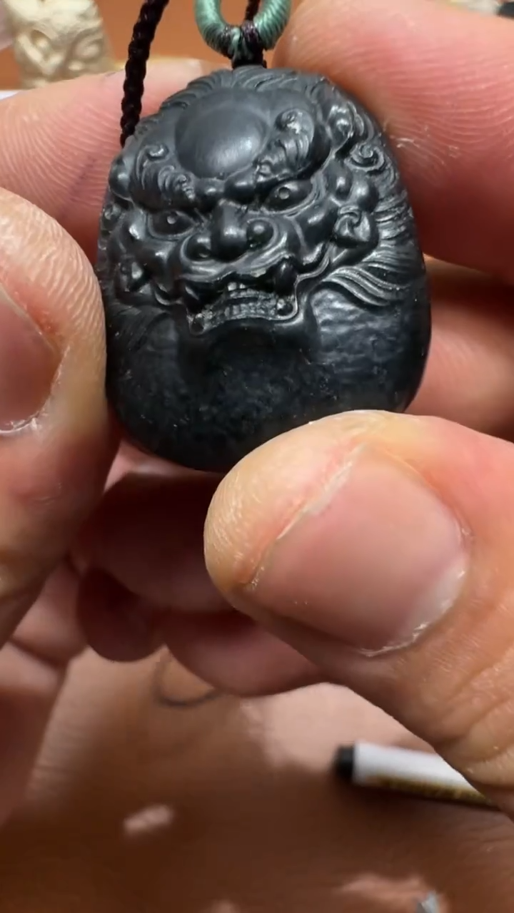 和田玉（糖玉）未镶嵌颈饰墨玉吊坠