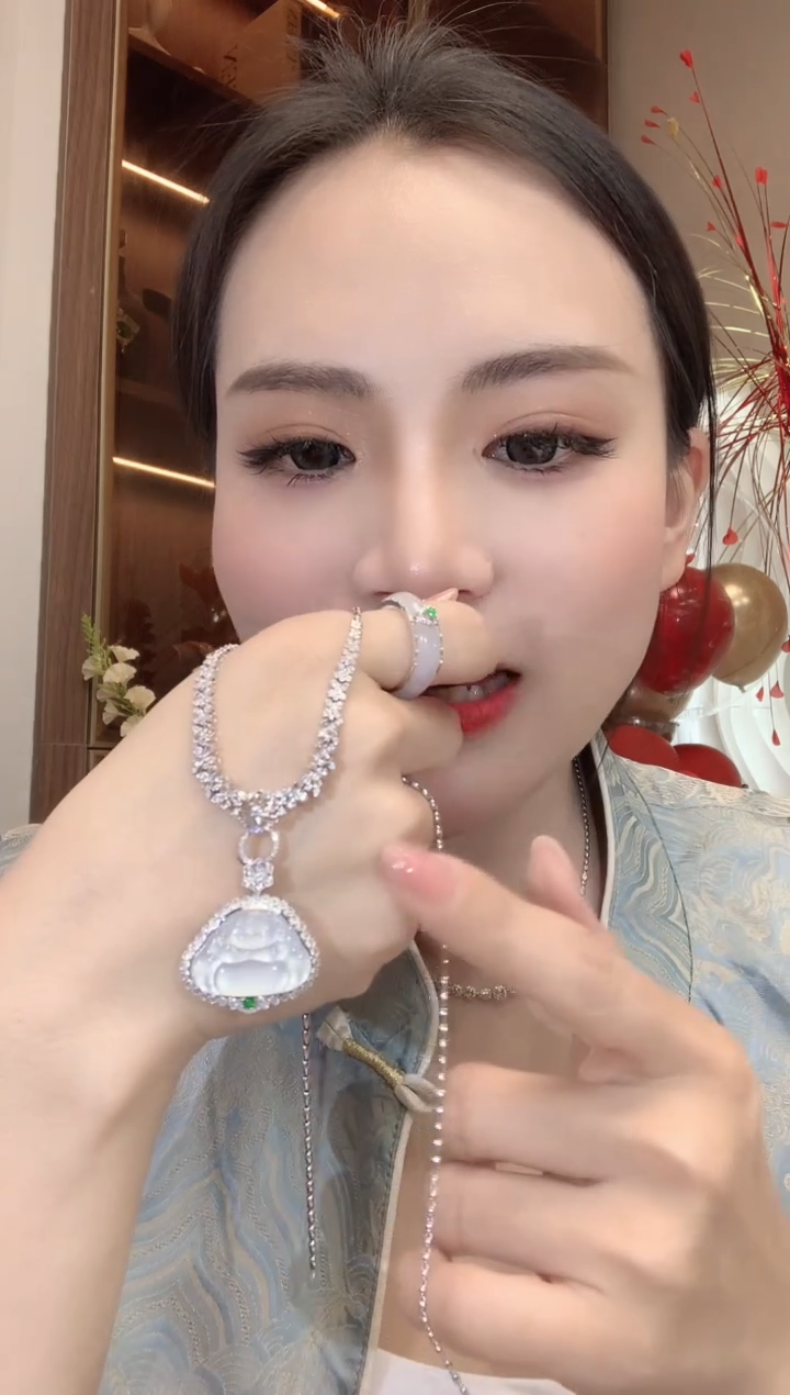 【闪购商品】翡翠吊坠(不含链)18K金镶嵌C17