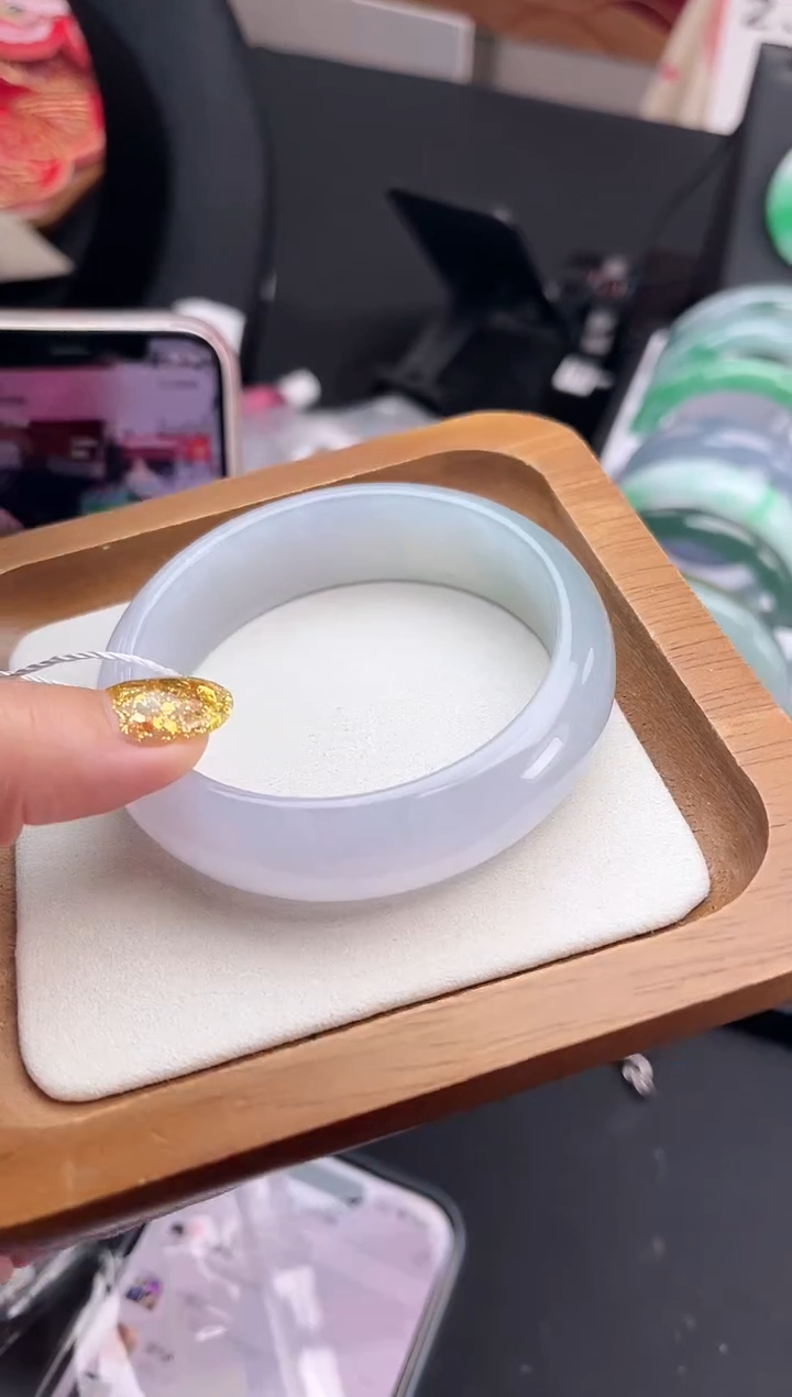 【闪购商品】翡翠手镯未镶嵌手镯