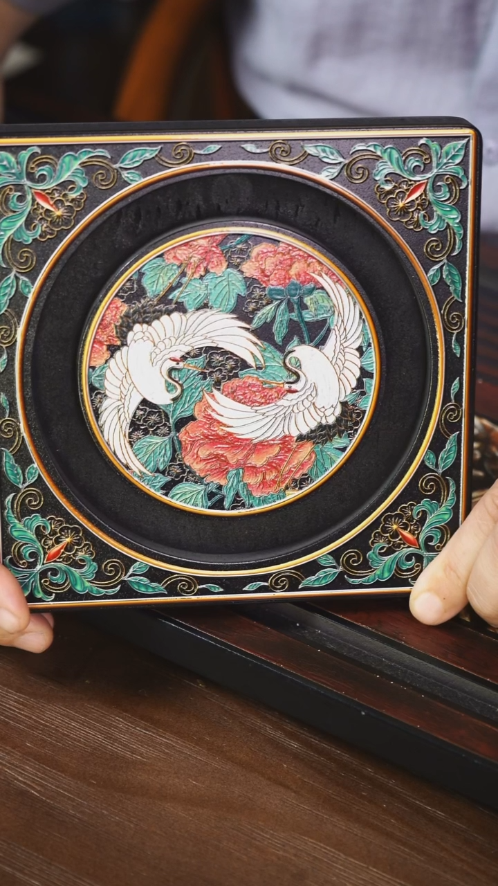 壹藏贰宝鹤戏牡丹壶承