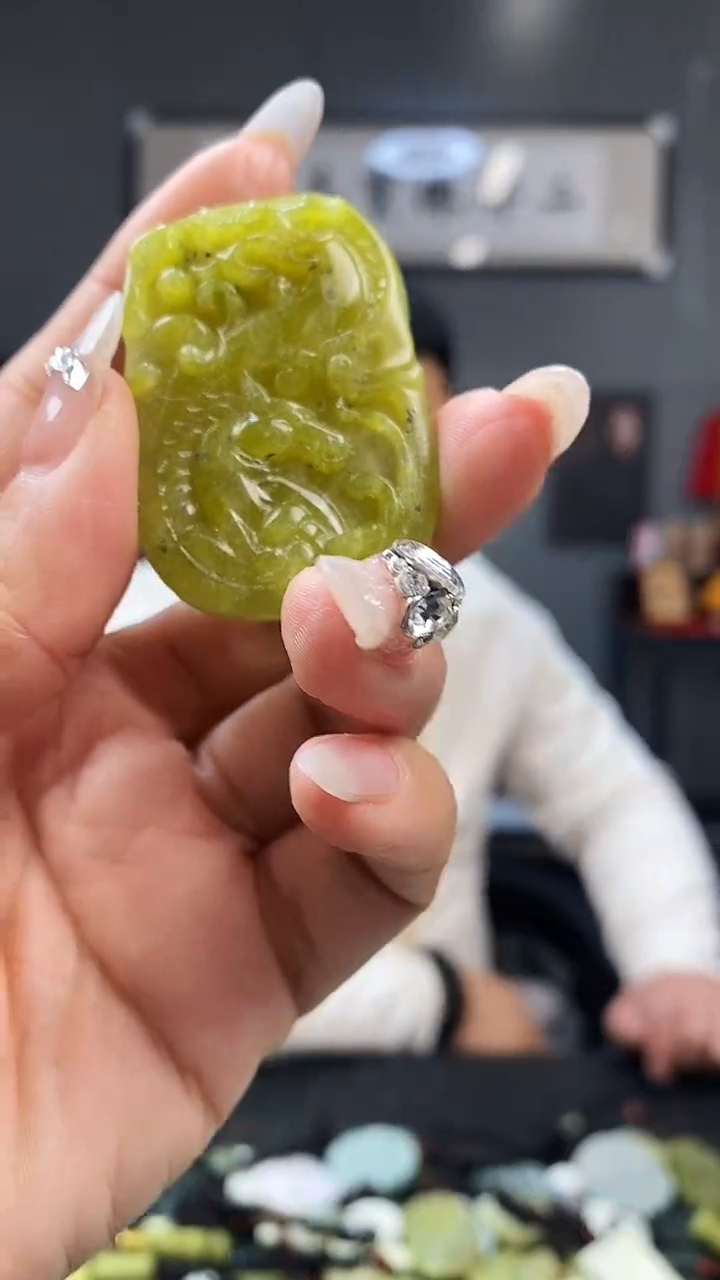 未镶嵌岫玉吊坠 