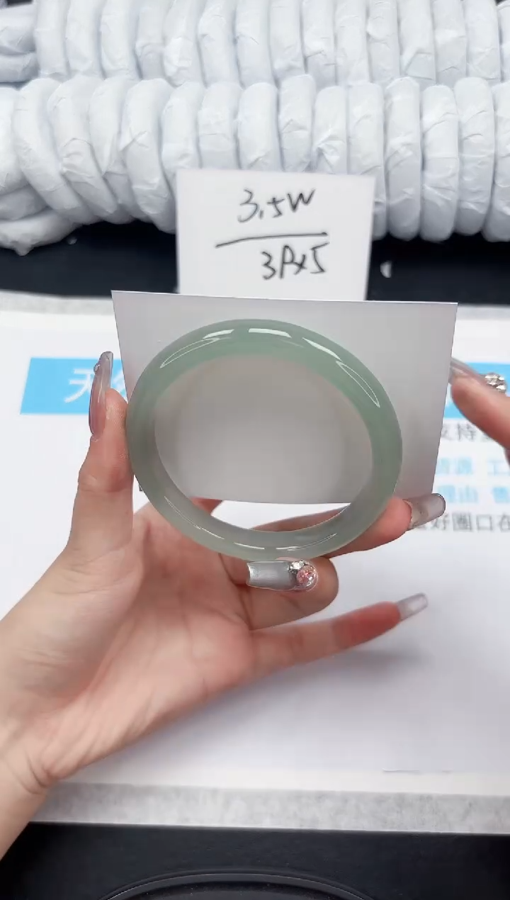 【闪购商品】石英质玉手镯未镶嵌389-63.3