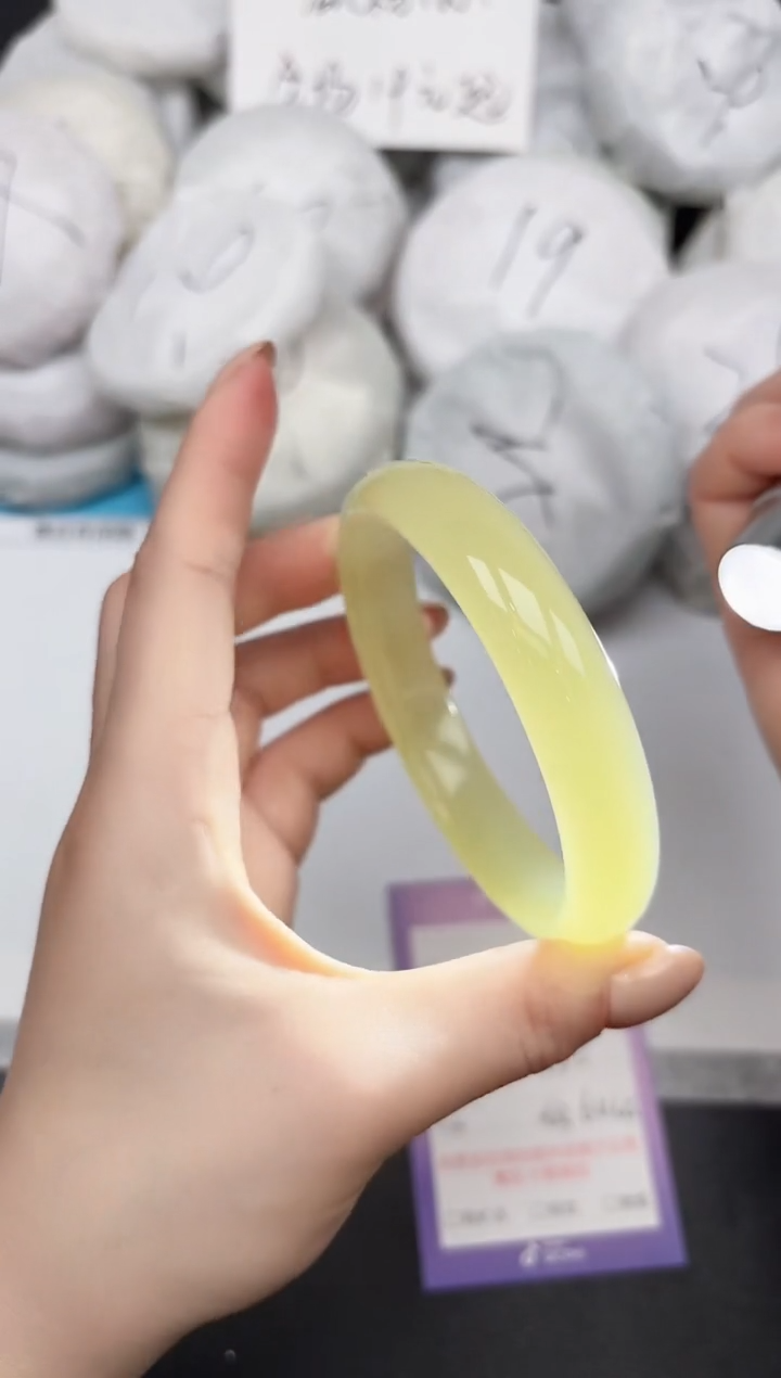 未镶嵌手镯石英质玉60/6465