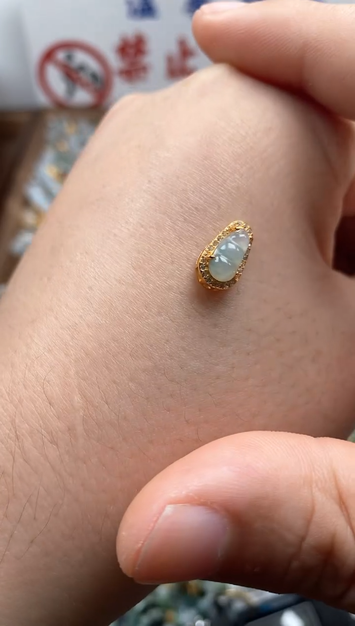 【闪购商品】翡翠颈饰未镶嵌哥哥