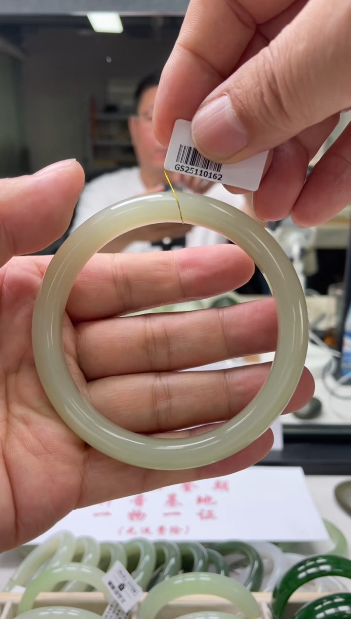 【闪购商品】和田玉手镯未镶嵌编码0162 圈口66-67